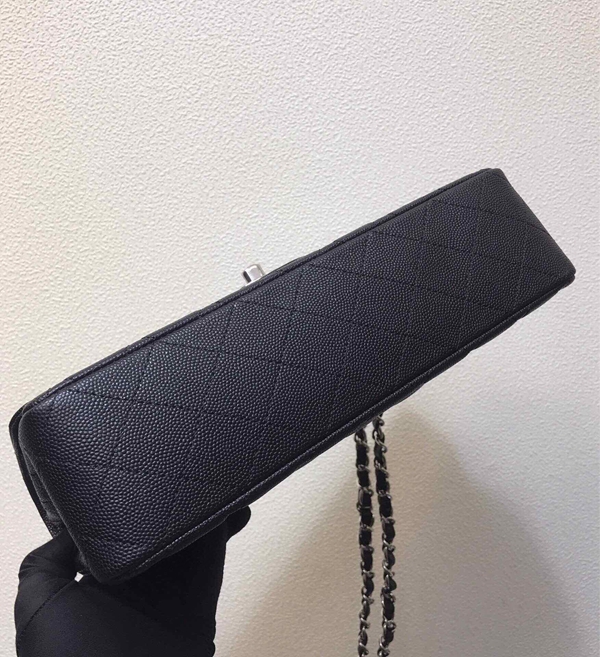 シャネルバッグレプリカ角部分ディテール